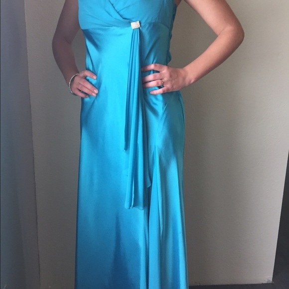 🦋Formal Gown🦋 - Picture 4 of 4