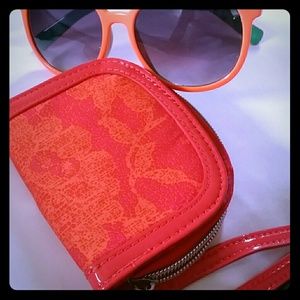 $1 ITEM WHEN BUNDLED ( 5 + )  Wristlet