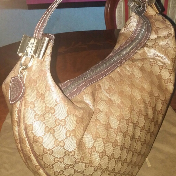 **SOLD**Gucci GG Hobo