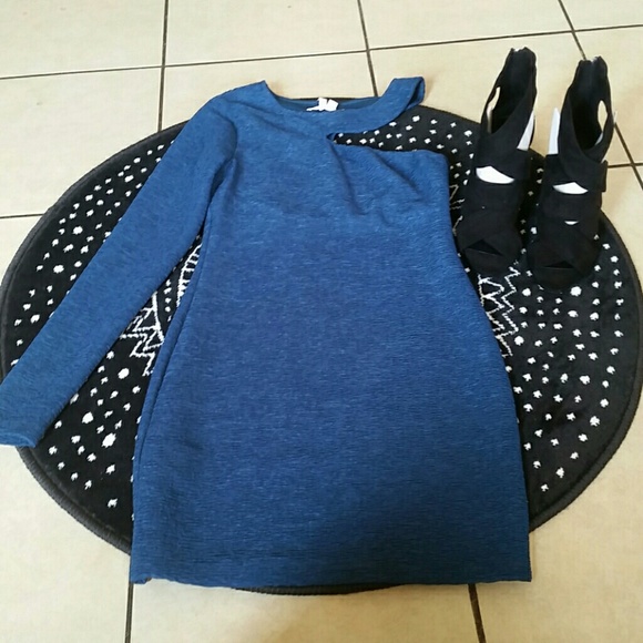 *SOLD* Bcbg bodycon one shoulder dress - Picture 3 of 6