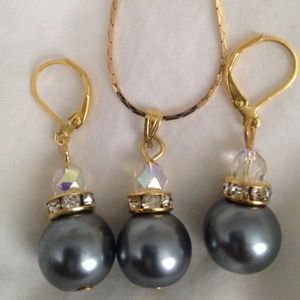 Earring pendant sets.