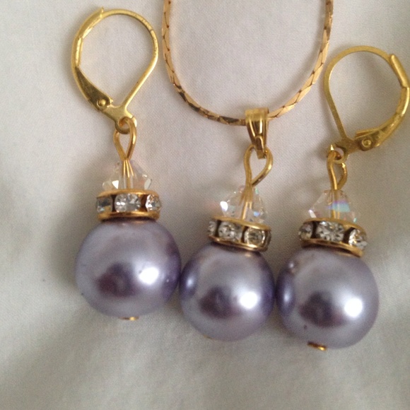 Earring pendant sets.