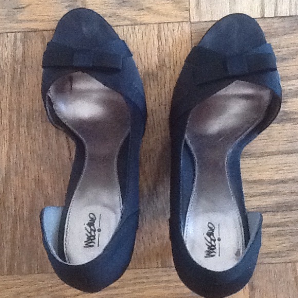 Black Dress Pumps - Picture 1 of 3