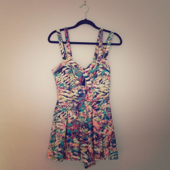 Romper that looks like a dress - Picture 1 of 4