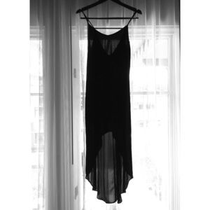 High-low black sleeveless dress