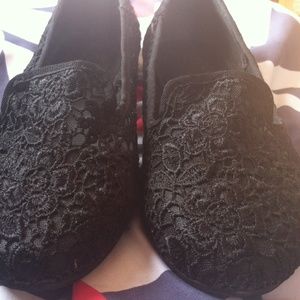 Black lace Wanted flats