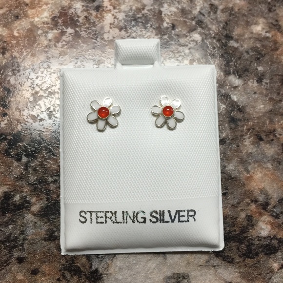 Ocean Jewelers Jewelry - .925 Sterling Silver Daisy Stud Earrings