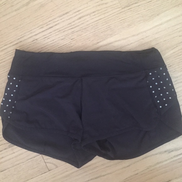 lulu lemon shortie shorts