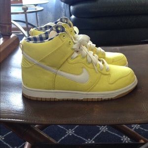 High top Nike Dunks