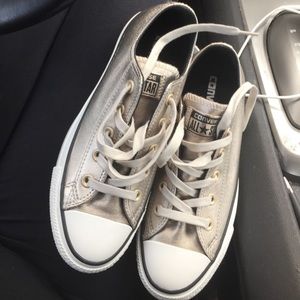 Size 6 gold metallic converse