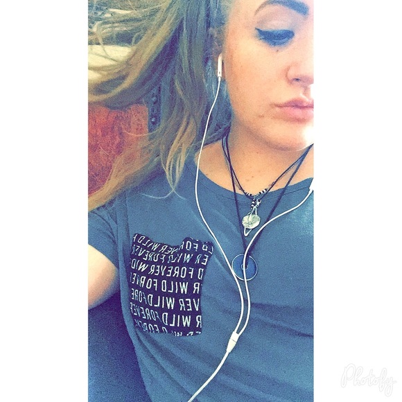 Meet your buyer/seller!! ๐ป๐๐ - Picture 2 of 4