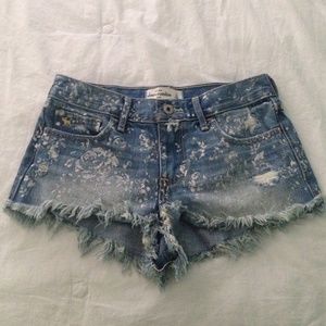 00 Abercrombie high waisted shorts with detail