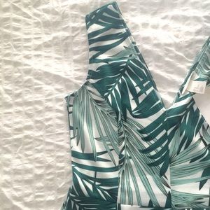 H&M Dresses - 🍩 SOLD - H&M | White & Green Palm Leaf Dress H&M Dresses - 🍩 SOLD - H&M | White & Green Palm Leaf Dress