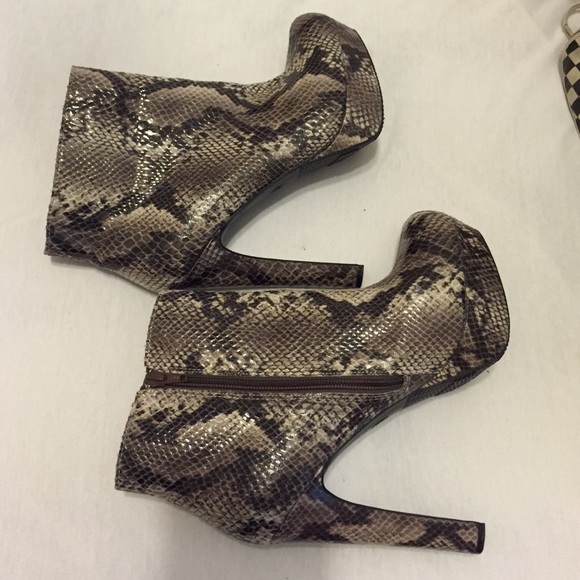 Mossimo Supply Co. Shoes - Stylish heels!