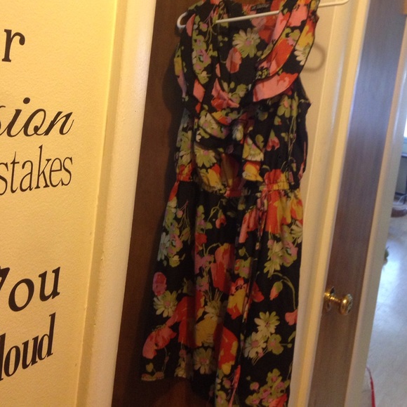 Flower dress - Picture 3 of 3