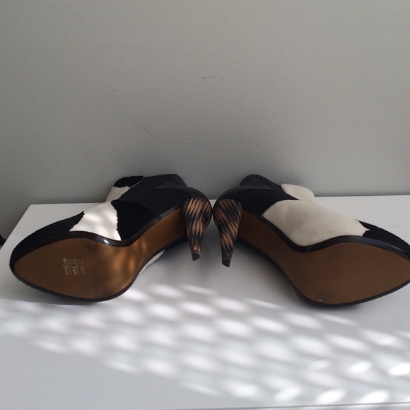 Fendi black and white heeled boots! (Never worn) - Picture 3 of 4