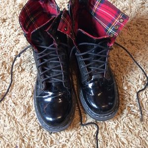 Black shiny doc martens
