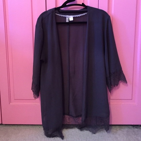 Grey kimono with lace