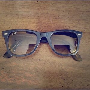 Gray Ray-Ban Wayfarer Sunglasses