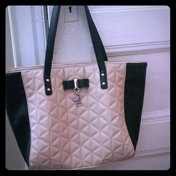 A beautiful black and khaki summer bag