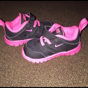 Nike free runs toddler