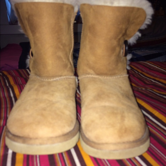 Bailey Button Uggs - Picture 2 of 4
