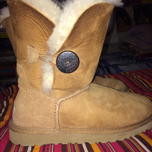 Bailey Button Uggs - Picture 4 of 4