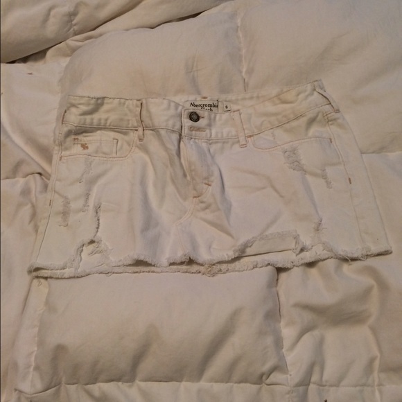 White Abercrombie and Fitch skirt