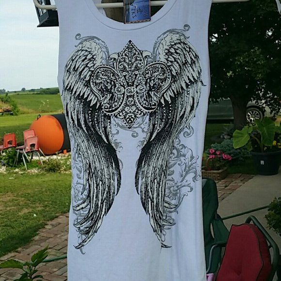 Sleeveless shirt