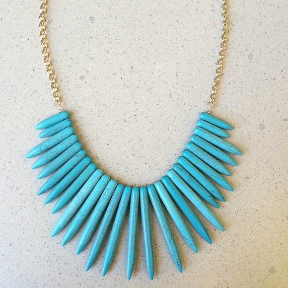 Statement necklace