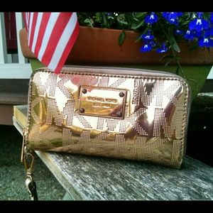 MICHAEL KORS ROSE GOLD WALLET