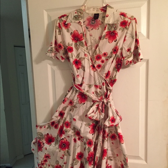 Retro wrap dress 🌺🌹🌺🌹