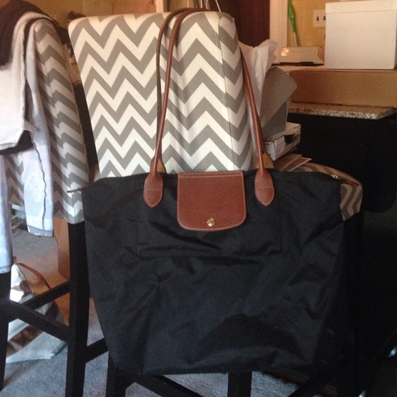 longchamp le pilage large tote in black