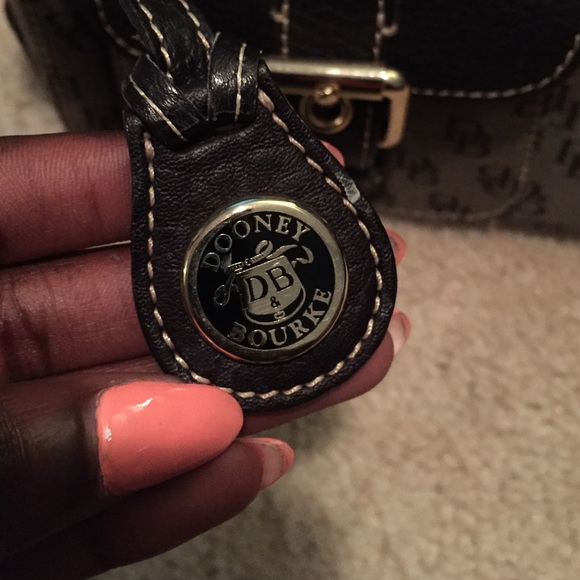 Authentic Dooney & Bourke handbag - Picture 2 of 4
