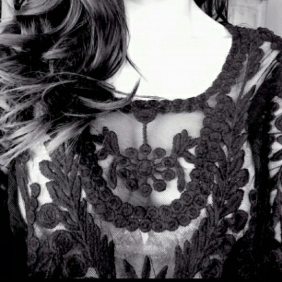 SOLD!! H&M embroidered veil top - Picture 2 of 4