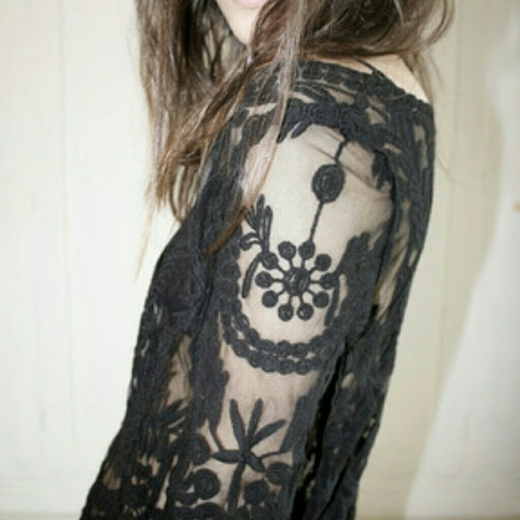 SOLD!! H&M embroidered veil top - Picture 4 of 4
