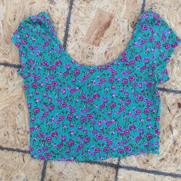 🔴 SOLD 🔴 Floral crop top