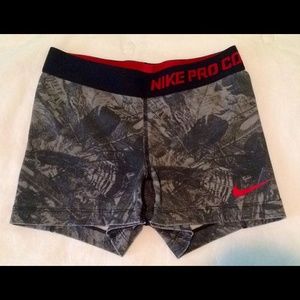 *VERY RARE* Nike Pro Combat shorts xs