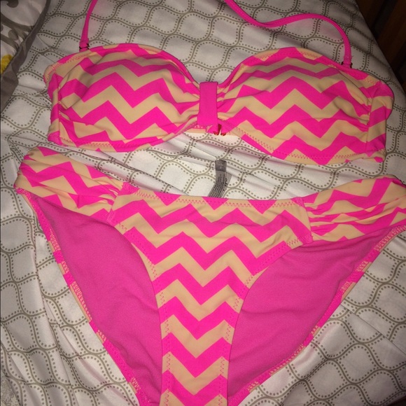 Fits like a small although tags say different - Picture 1 of 1