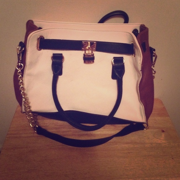 A charming Charlie purse