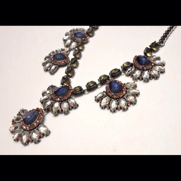 AnthropologiexBaubleBar FANNED PETAL NECKLACE New - Picture 3 of 4