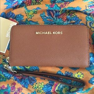 NWT Michael Kors multi purpose wallet