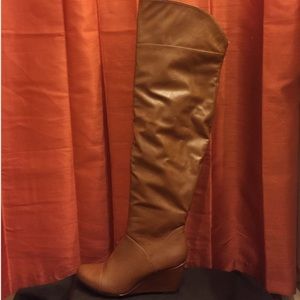 OVER THE KNEE BOOTS SIZE 10