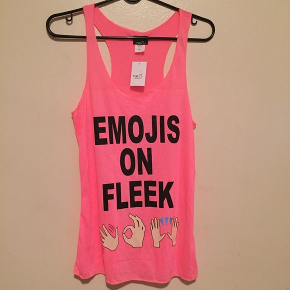 Rue21 Tops - ✌🏼👌🏼👍🏻 Emojis On Fleek T- Shirt NWOT