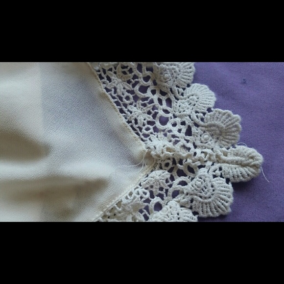 Lace Trimmed Tank - Picture 2 of 4