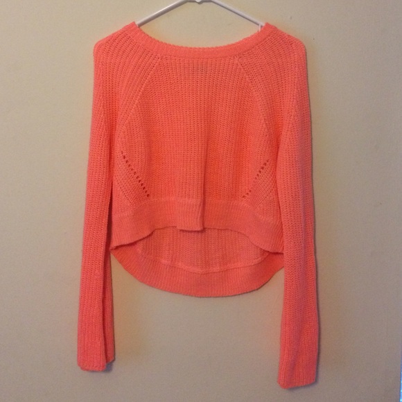 ❌SOLD IN BUNDLE❌ Peach Cropped Sweater - Picture 2 of 3