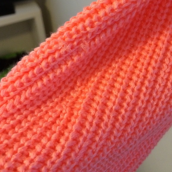 ❌SOLD IN BUNDLE❌ Peach Cropped Sweater - Picture 3 of 3