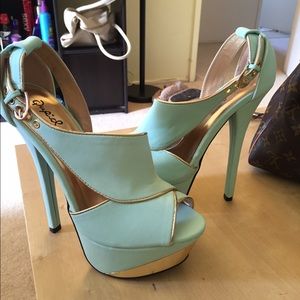 Light Tiffany blue heels size 7