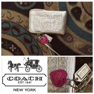 🆕NWOT Gold Coach Poppy Phone/wallet holder