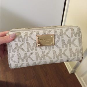 Michael kors wallet
